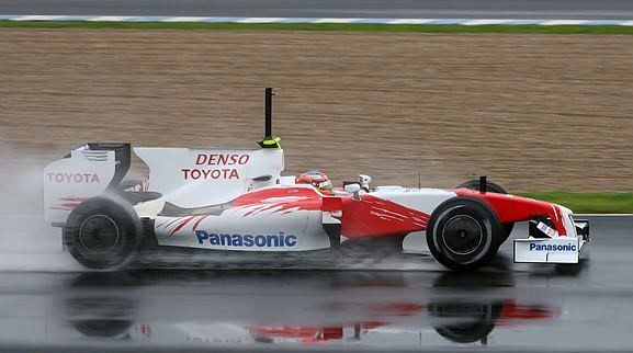 Mucha lluvia en Jerez y Ferrari no sale a pista