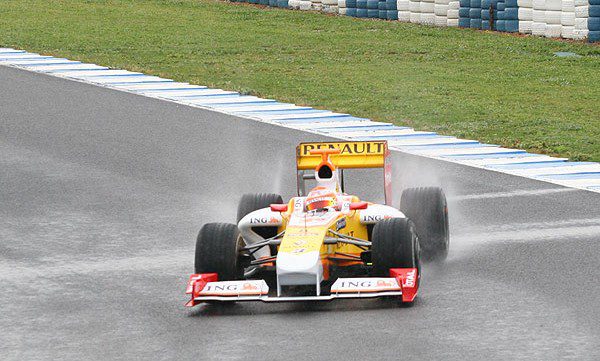 Mucha lluvia en Jerez y Ferrari no sale a pista