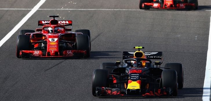 Verstappen y Vettel luchan en pista