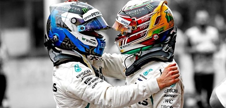 Bottas y Hamilton se abrazan