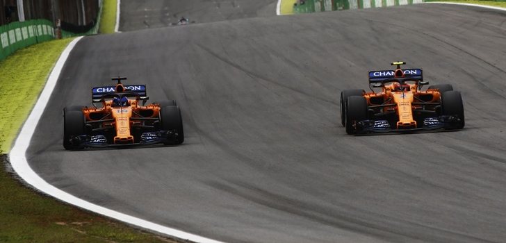 Alonso y Vandoorne compiten por posición en Brasil