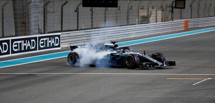 Hamilton quema gomas en Abu Dabi