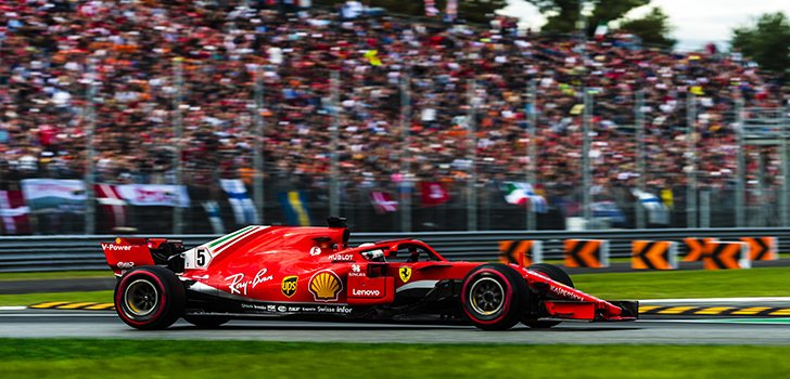 Vettel pasa por la Variante del Rettifilo en el pasado GP de Italia