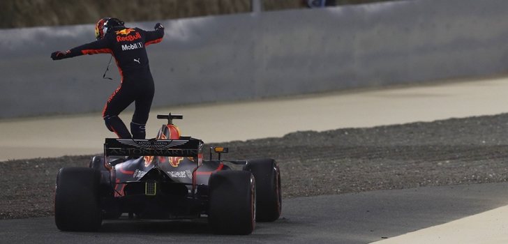 Ricciardo abandona en Baréin