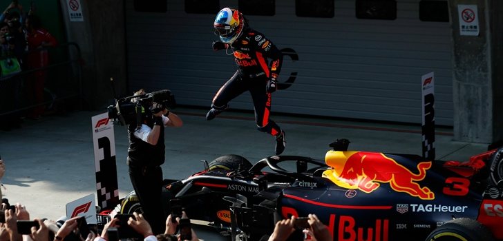 Ricciardo celebra su triunfo en China