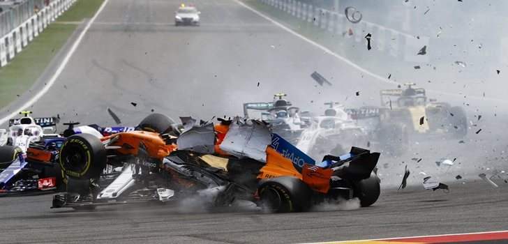 Alonso vuela por los aires en Bélgica