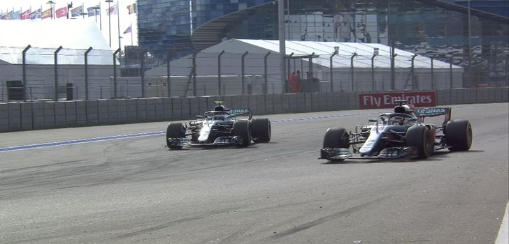 Bottas deja pasar a Hamilton en Sochi