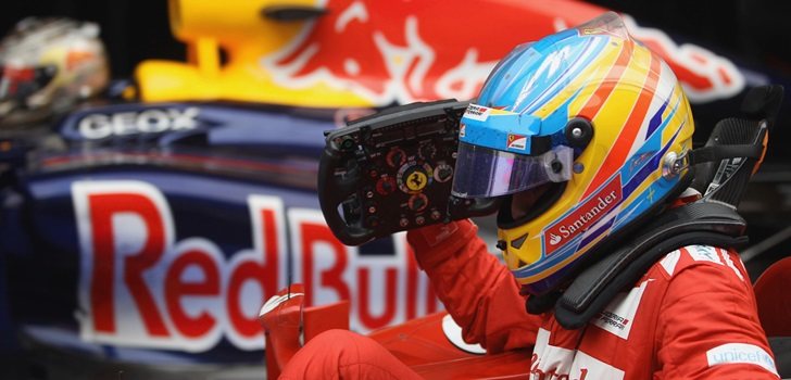 Alonso, subido al Ferrari
