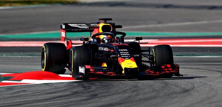 Verstappen rueda en Montmeló