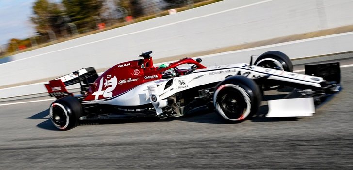 Giovinazzi, en el pit lane de Montmeló