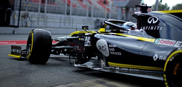 Ricciardo sale del pit lane