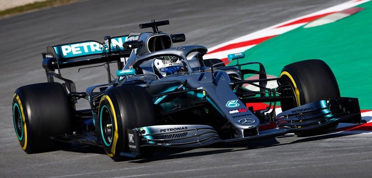 Bottas, con el W10 en Montmeló