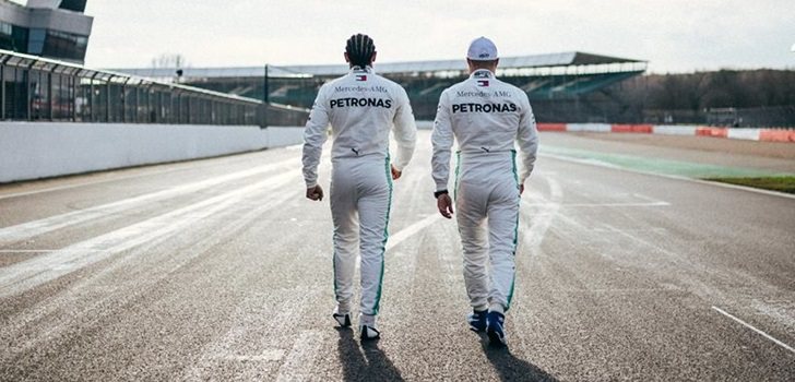 Hamilton y Bottas caminan en Montmeló