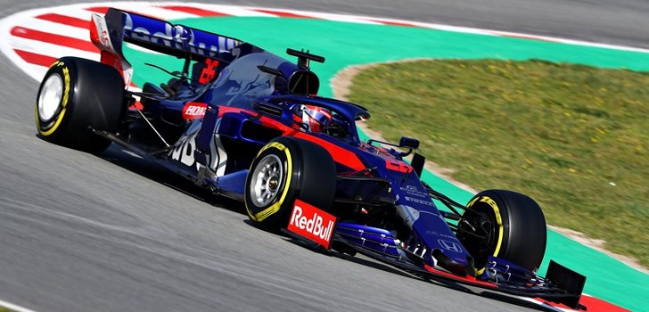 Kvyat rueda en Montmeló