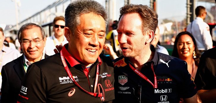 Yamamoto, junto a Horner