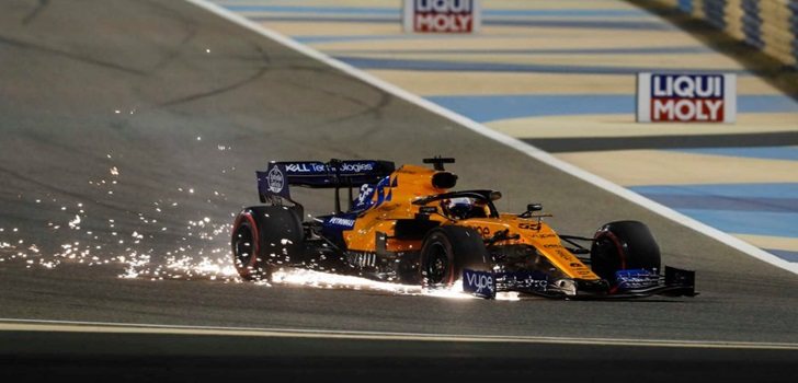 Carlos Sainz sufre un pinchazo en el GP de Baréin 2019