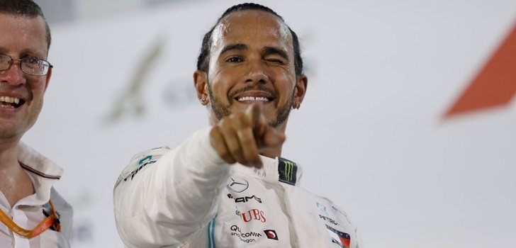 Hamilton celebra si triunfo en Baréin 2019