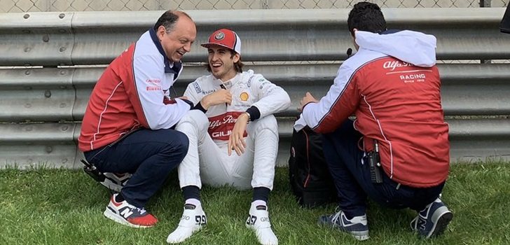 Giovinazzi, junto a Vasseur