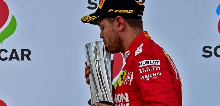 Vettel celebra el podio en Bakú