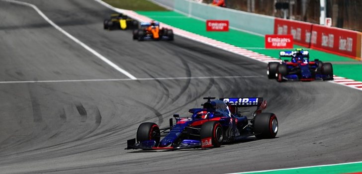 Kvyat y Albon, en Montmeló