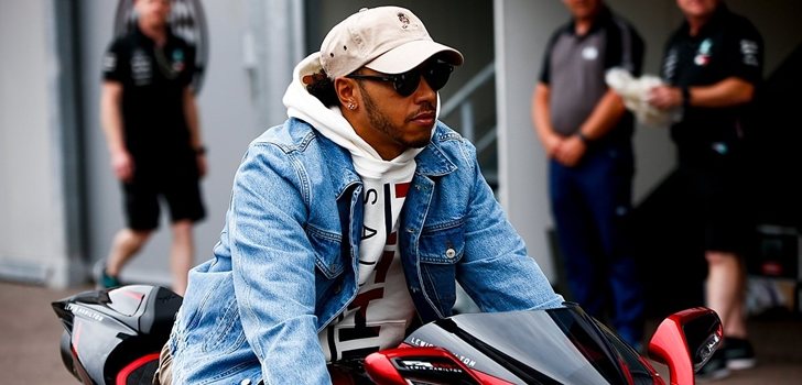 Hamilton se pasea por Montecarlo