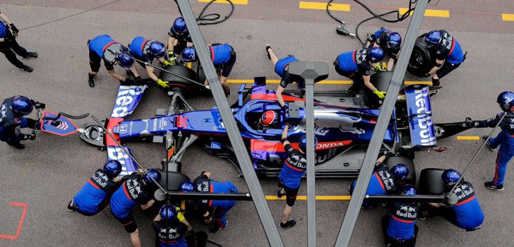 Toro Rosso pit stop
