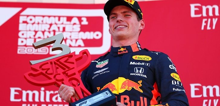 Verstappen, en el podio de Barcelona