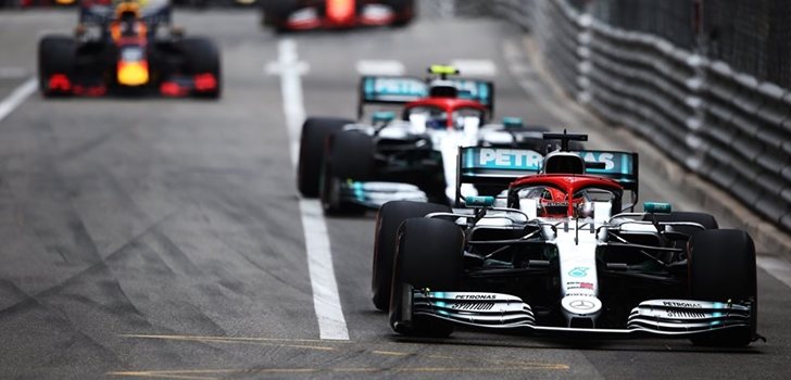 Los Mercedes, al frente en Mónaco