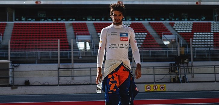 Sainz pasea por Montmeló