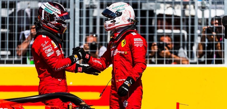 Vettel y Leclerc se saludan tras la qualy