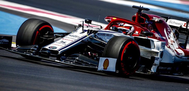 Kimi Raikkonen, al volante de su C38 en Francia