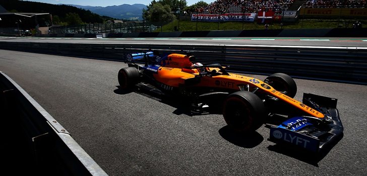 Sainz, en el pit lane del Red Bull Ring