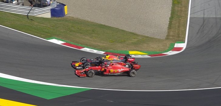 Verstappen y Leclerc se tocan en el GP de Austria 2019