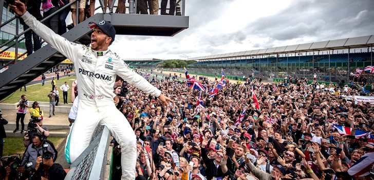 Hamilton, junto a la afición de Silverstone en 2018