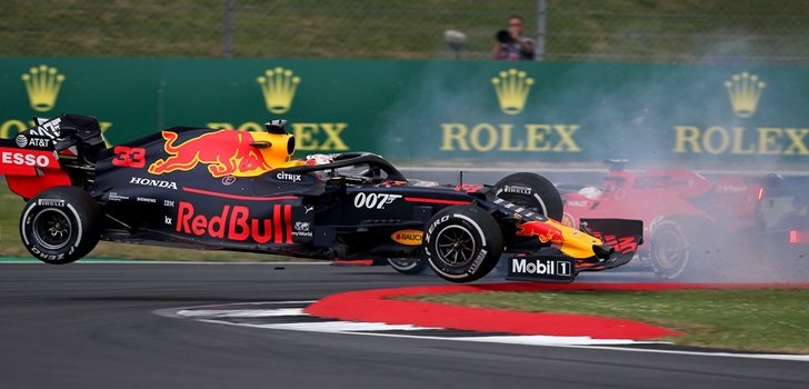 Verstappen, por los aires tras el choque con Vettel