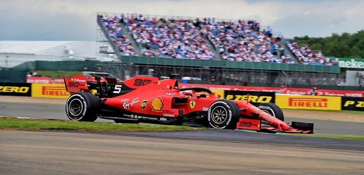 Vettel, fuera de pista tras impactar con Verstappen