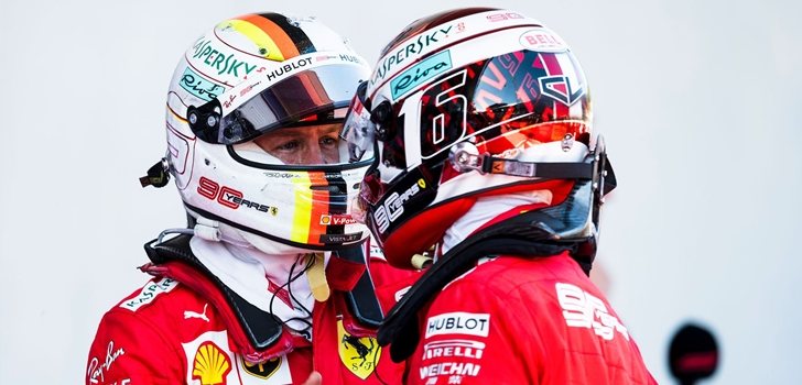 Vettel y Leclerc se estrechan la mano