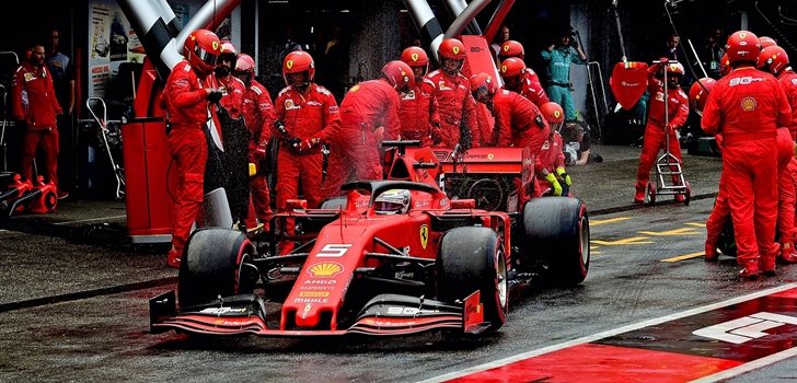 Vettel, en el pit lane de Alemania