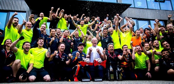 Red Bull celebra su triunfo en Alemania
