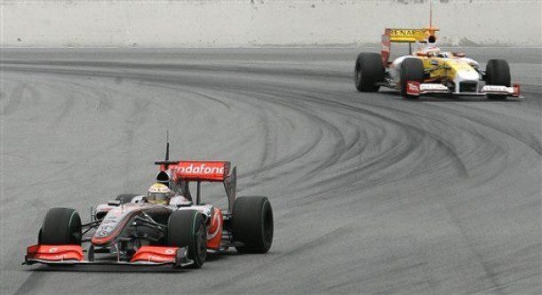 Ecclestone enciende el fuego de otro escándalo: el boicot de Renault y McLaren
