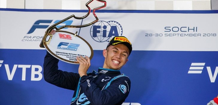 Alexander Albon, en el podio de F2