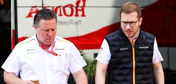 Andreas Seidl, en el paddock junto a Zak Brown