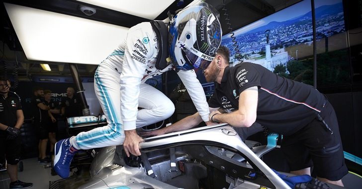 Valtteri Bottas se baja del monoplaza