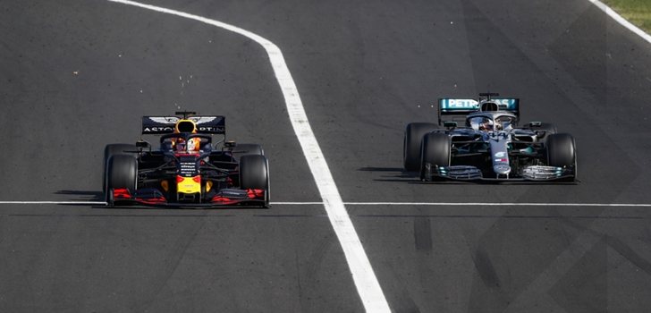 Verstappen lucha por posición con Hamilton