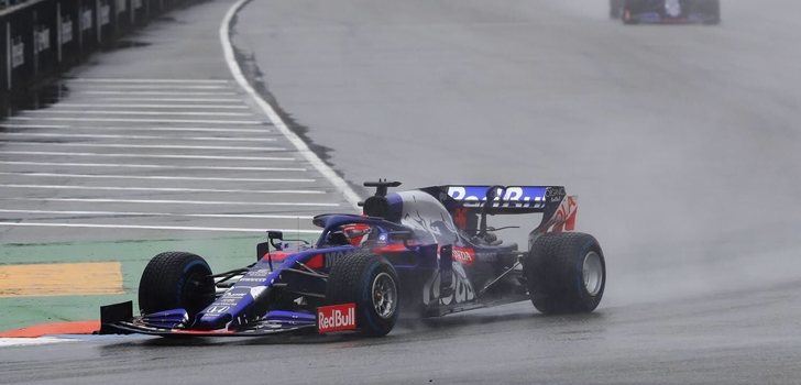 Alexander Albon saliendo de boxes