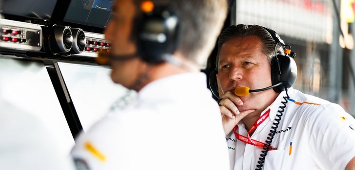 Zak Brown, en el muro de McLaren