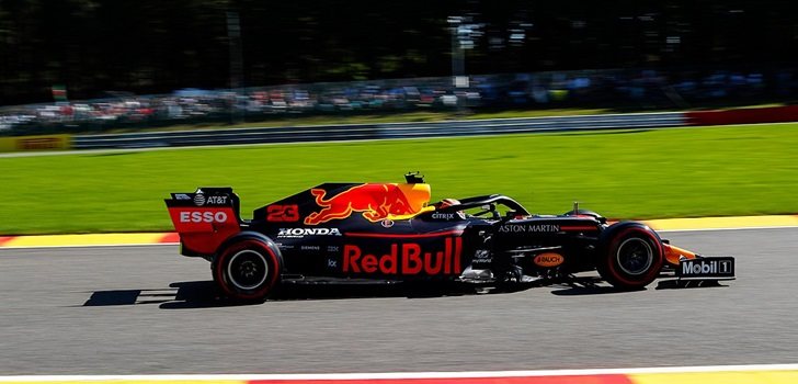 Alexander Albon, a los mandos del RB15
