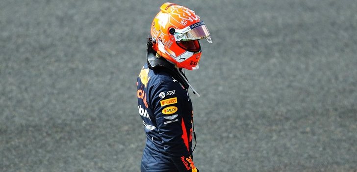 Verstappen, fuera del coche tras sufrir un accidente den Bélgica