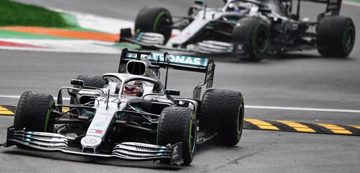 Lewis Hamilton se sale de pista en los Libres 1 de Monza