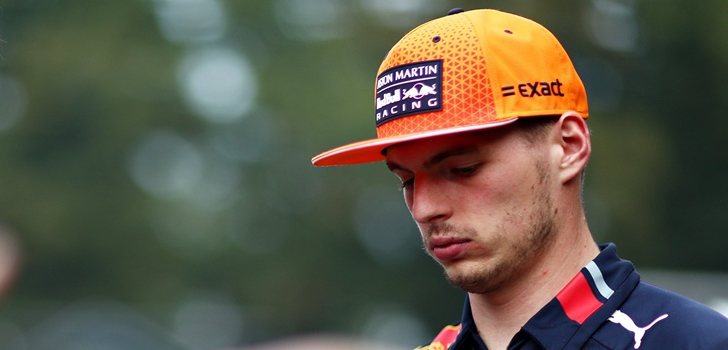 Verstappen firma autógrafos a sus aficionados